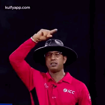 Umpire is circling one arm over the head, Source: Kulfyapp